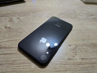 Iphone XR plnefunkcny ma len jemne znamky pouzivania telefon - 5