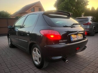 Peugeot 206 . 1,1 benzín/ 44KW 2005 - 5