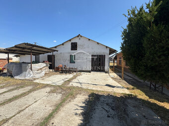 NOVINKA - Rodinná farma na vyše 2,5 hektároch pri Komárne - 5