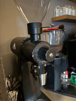 Mlynec na kávu Malkhönig EK43 - 5