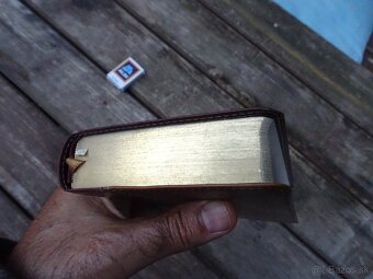 Predám vreckovú BIBLIU viazanú v umelej koži - 5