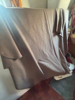 Tri prikrývky, deka a vankúš - 5