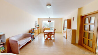Na predaj rozmerný rodinný dom s pozemkom 2480 m2 v Dubnici - 5