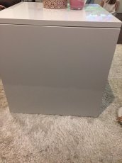 Stolíky do obývačky vo vysokom lesku - 5