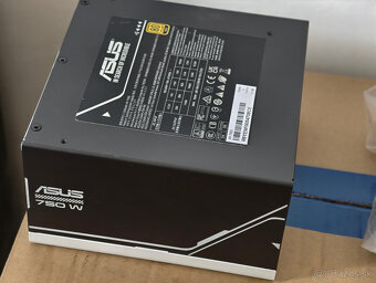 Kolink Observatory White + 750w Asus Prime Gold - 5