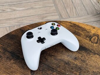 Xbox One S 1TB Digital Edition - 5