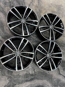 ✅ 5x112 r18 Golf 7 8 Sevilla model nádherne - 5