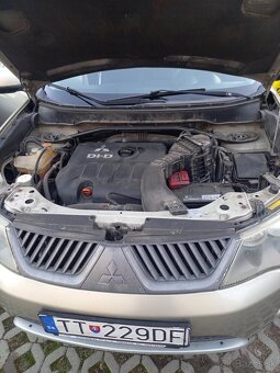 Mitsubishi outlander 2.0 4×4. - 5