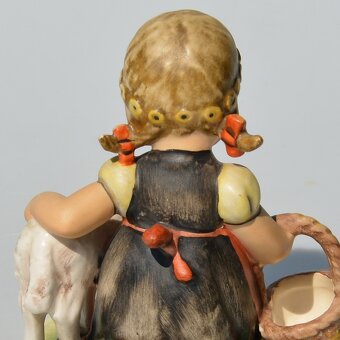 Hummel starožitná porcelánová soška - Dievčatko s ovečkou - 5