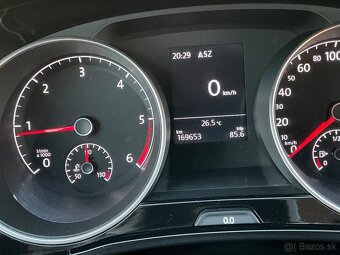 VW Touran R-Line 2.0 110 kW M6 - 5