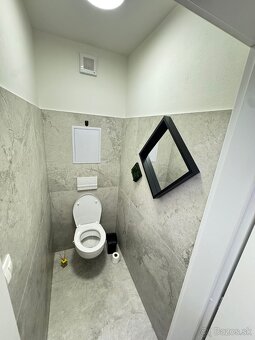 Prenájom vkusného bytu s terasou a záhradkou v centre. - 5