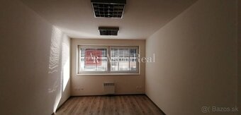 komerčný priestor 24 m2, v centre B. Bystrice, Nám. Slobody - 5