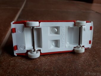 Stara hracka - Stare auto: Ford Capri od Smer - 5