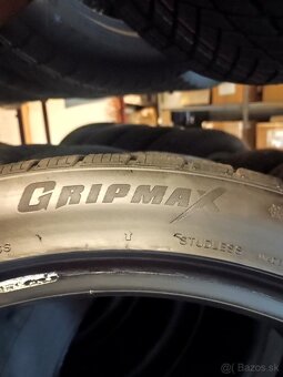 Predám pneu 235/40 R19zimné - 5