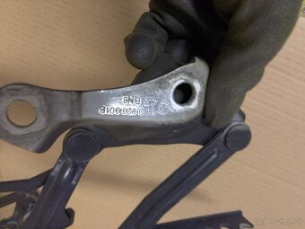 pánty pred. kapoty Superb 2 - 5