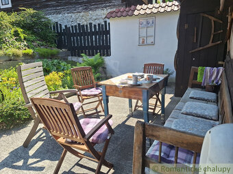 Romantická drevenica s garážou, upraveným pozemkom a teras - 5