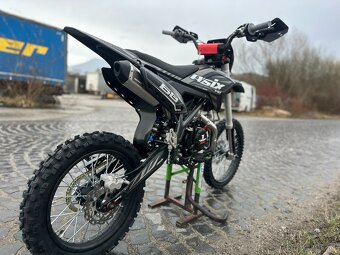 Predám čisto nový nejazdený Pitbike ASIX XB68 140CM3 + El. š - 5