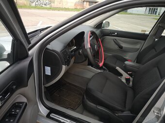 VOLKSWAGEN Golf 4 1,6 - 5