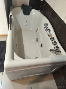 Hydromasážna vaňa s rádiom - 5