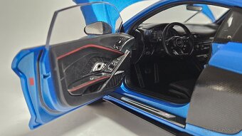 Kengfai 1:18 Audi R8 Coupé - 5