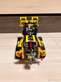 LEGO - tracked loader - 5