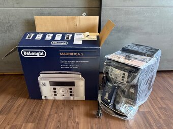 Predám nový kávovar Delonghi ECAM 22.115.B - 5