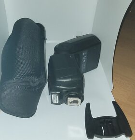 blesk Canon Speedlite 430EX III-RT a blesk Yongnuo YN560 III - 5