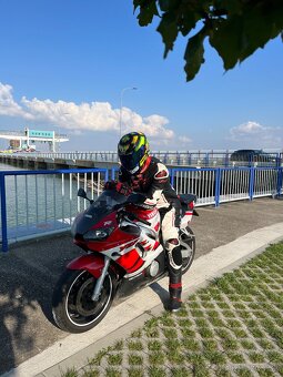 Yamaha R6 - 5