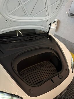 Tesla 3 Highlight performance 0-100km/h 3.1s - 5