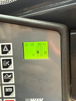 Šmykom riadený nakladač  LOCUST 753 - 5