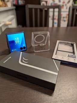 Samsung Z Flip 7 - 5