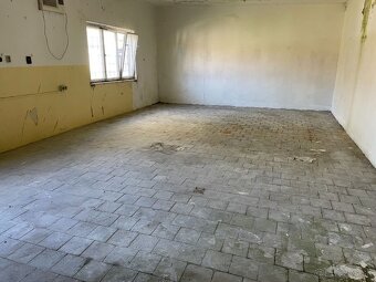 Na predaj budova iba 10km od Piešťan, obec Orešany - 5