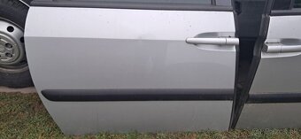 Peugeot 807, Citroen C8 - 5