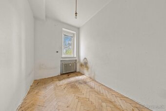 VEĽKÝ 4-IZB. BYT, PÔVODNÝ STAV, TEHLA, PARKING, OLBRACHTOVA - 5