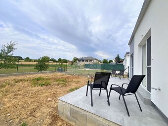 PREDAJ zariadená NOVOSTAVBA s vírivkou vo Dvorci - 5