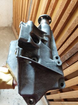 Hlinikovy kryt ložiska ventilátora - 5