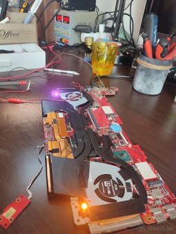 Asus rog zephyrus S15 GX502 - 5