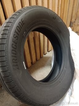 Predám pneumatiky Bridgestone 215/65R16 - 5