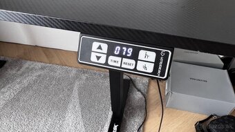 Herny stol Utradesk level v2 elektricky - 5