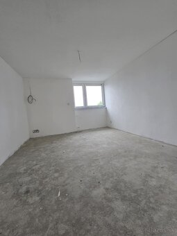 Kompletne zrekonštruovaný rodinný dom v Hr. Kľačanoch - 5