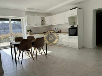 PREDAJ rodinný dom Bezenye - 5