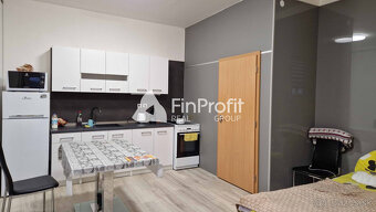 Na predaj veľký polyfunkčný obchodný priestor s rodinným dom - 5