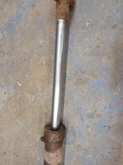 Piest hydraulika tretý bod - 5