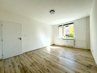 REKONŠTRUOVANÝ 2 IZBOVÝ BYT, 48M2, UL. L.NOVOMESKÉHO, SENICA - 5