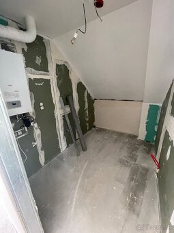 2 izbový podkrovný byt na Kostolnom námestí - 5