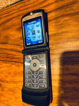 Motorola legendárne mobily RAZR V3/SLVR L7e/KRZR K1 - 5