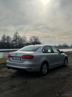 Volkswagen Jetta - 5