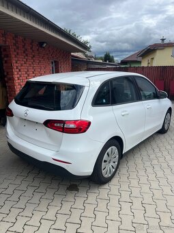 Mercedes Benz B180 - 5