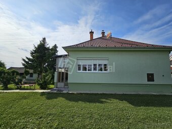Priestranný pozemok 2052 m² so starším domom vo výbo… - 5