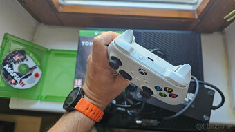 Xbox One 500GB + hry a joypad - 5